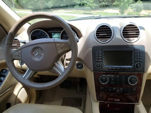 Photo 5 of 6 of 2007 Mercedes-Benz M-Class ML 350 4MATIC
